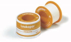 CEROTTO ADESIVO IPOALLERGENICO LEUKOPOR. SUPPORTO: TESSUTO NON TESSUTO BIANCO DI POLIESTERE E VISCOSA ADESIVO POLIACRILICO SENZA RESINE E GOMME NATURALI. 2,5X500CM MUTUABILE - farmascienza.it