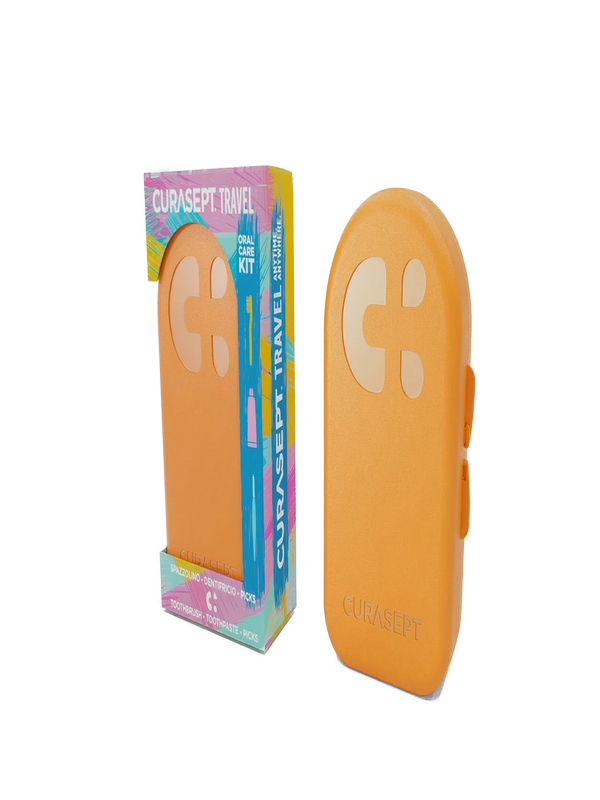 CURASEPT TRAVEL ARANCIO 1 SPAZZOLINO + 1 DENTIFRICIO 20 ML + 3 PICKS - farmascienza.it